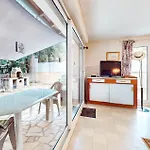 1 Bedroom In Saint-georges-de-didon Nyaraló Saint-Georges-de-Didonne