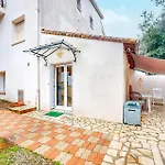 1 Bedroom In Saint-georges-de-didon Nyaraló Saint-Georges-de-Didonne