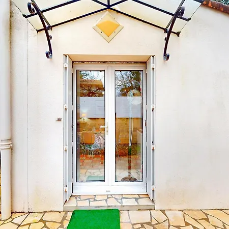 1 Bedroom In Saint-georges-de-didon Prázdninový dům